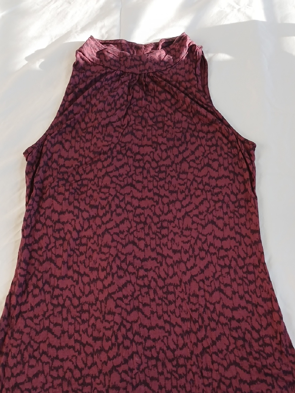Banana Republic Sleeveless Mock Neck Tank in Plum Print